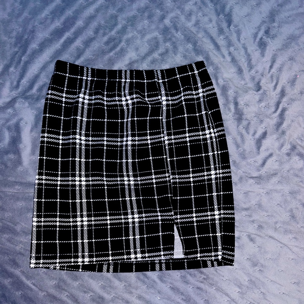 Black and white pencil skirt